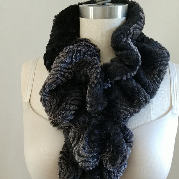 CHRISTMAS #4 FAUX FUR SILKY DOFT Neck Scarf Muffler NWOT - Picture 1 of 2